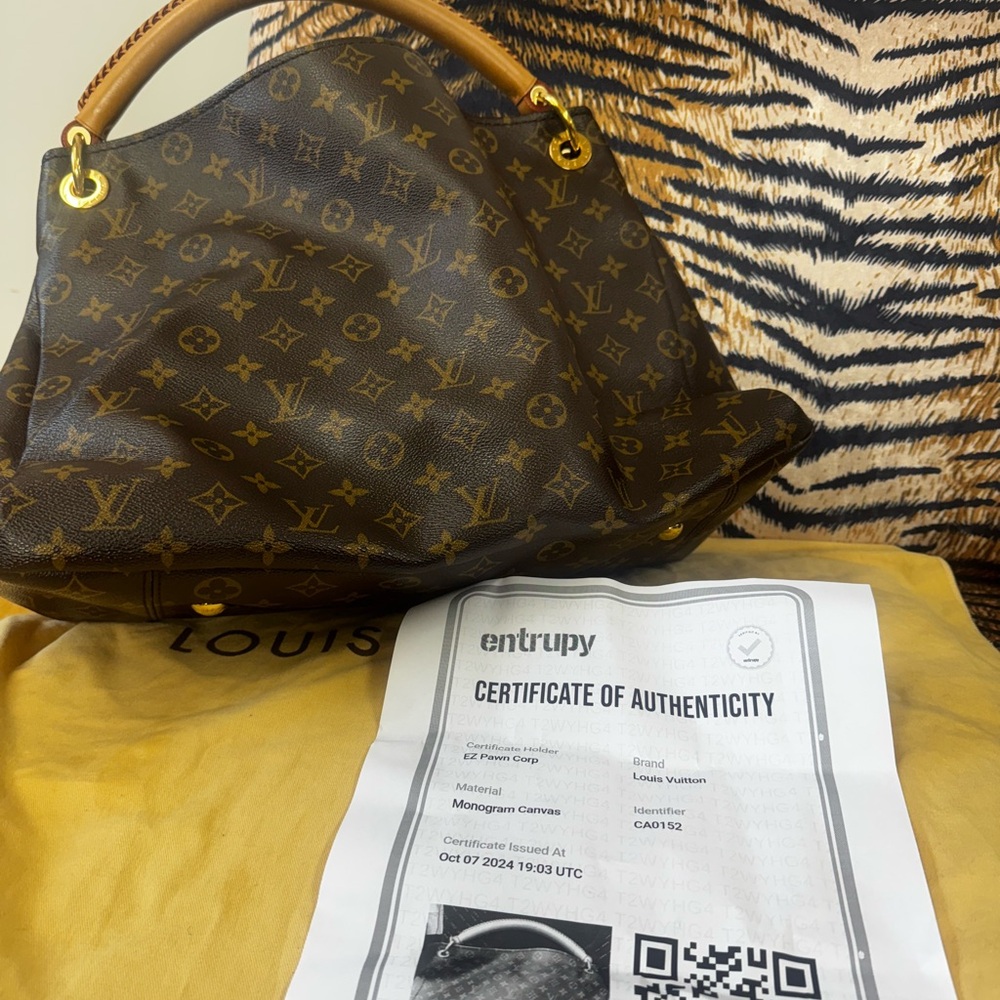 Louis Vuitton Artsy MM Monogram Canvas Shoulder Bag | Authentic | Classic Icon